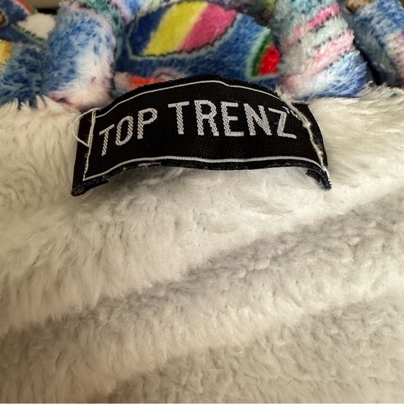 🦄Top Trenz🦄Fuzzy Robe🦄size 10-12 - Picture 6 of 7